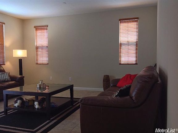 4th image of 277 Barnhill Dr