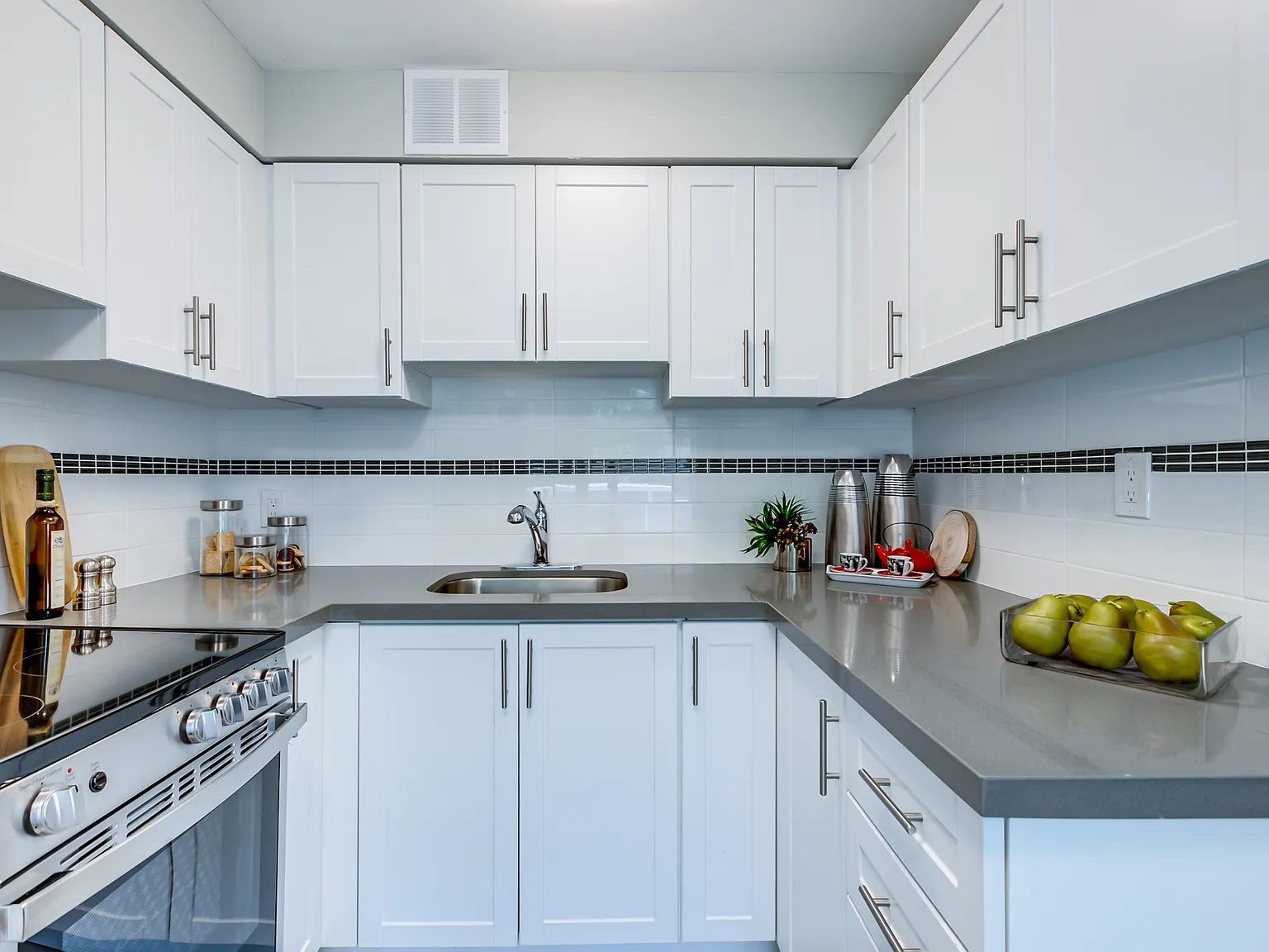 550 Jarvis St — Photo 1