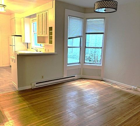 5th image of 1360 Green St APT 1