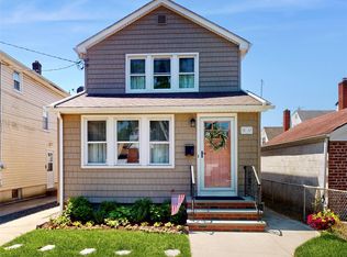 8612 261st St, Floral Park, NY 11001