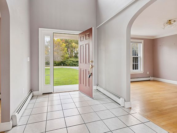 3rd image of 24 Clearwater Drive