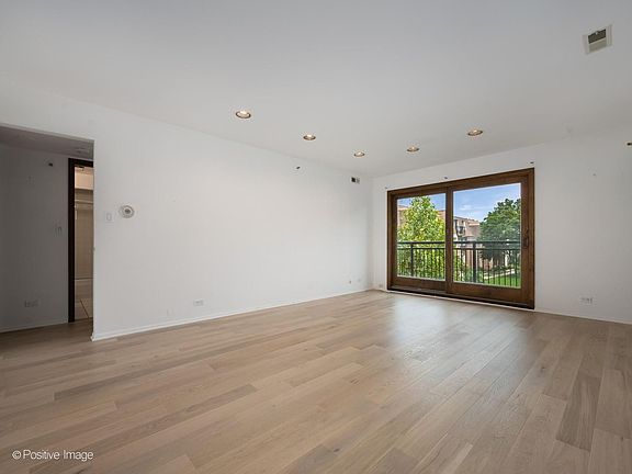 4th image of 4136 Cove Ln APT E
