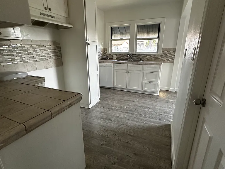 1223 W 64th St — Photo 12
