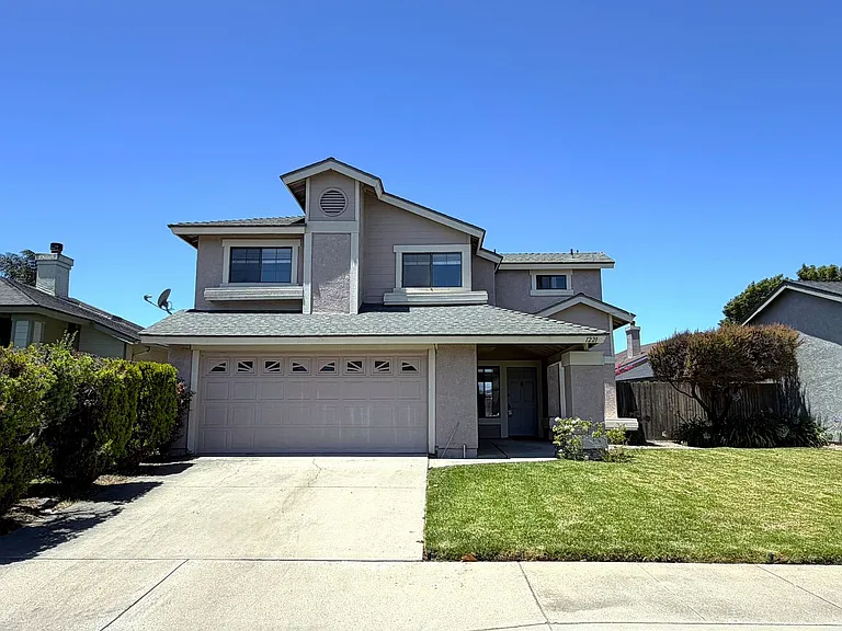 1221 Primrose Ct — Photo 2