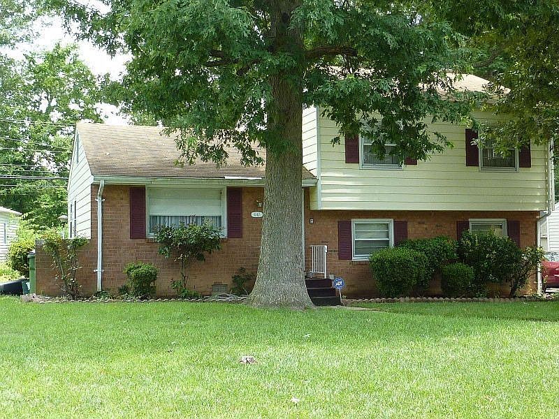 1st image of 647 Faye St