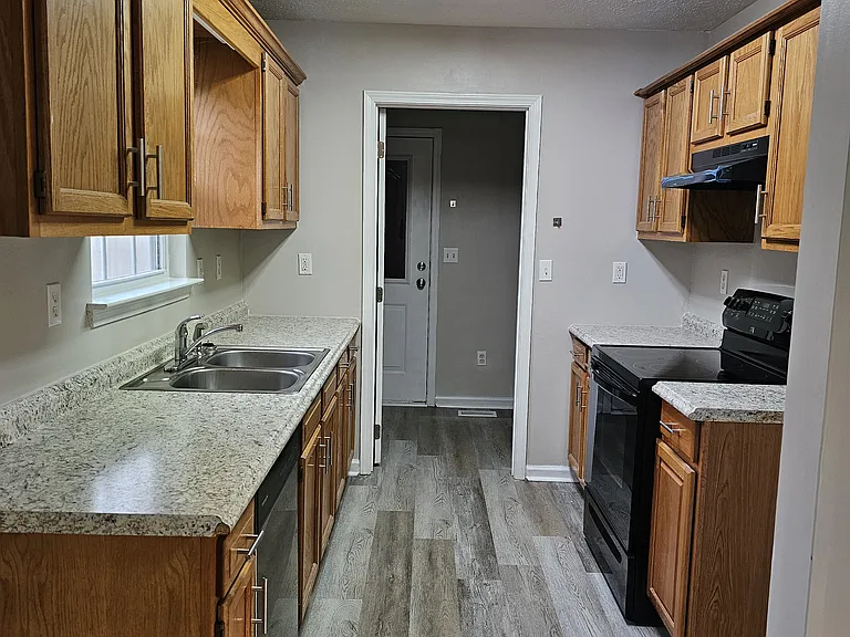 972 Crosby Ln — Photo 11