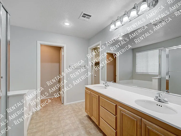 10567 Foggy Glen Ave — Photo 8