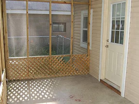 Screened in porch