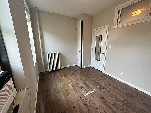 3rd image of 240 Crown St APT 5X