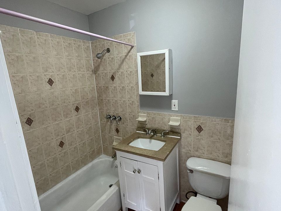 2nd image of 625 Grove St APT 2