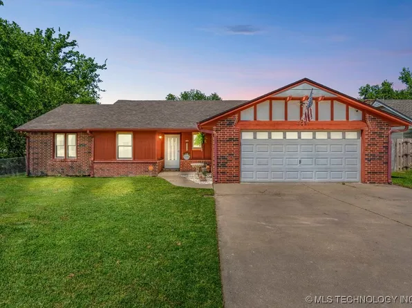 103 SE Elmhurst Ct, Bartlesville, OK 74006