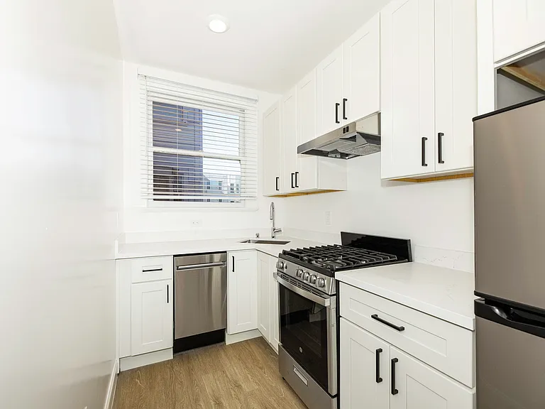 337 10th Ave — Photo 8