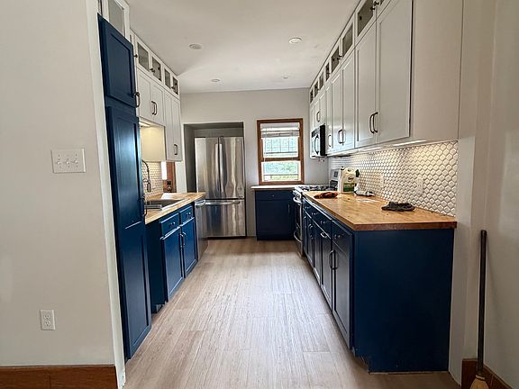 3rd image of 1202 S 43rd St