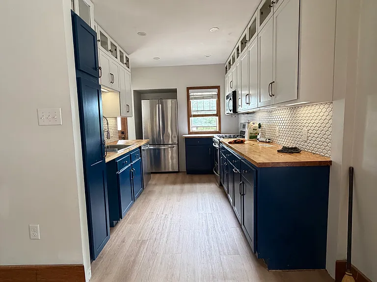 1202 S 43rd St — Photo 2