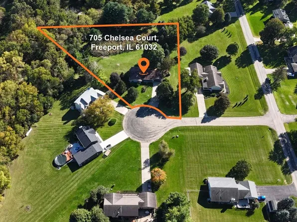 705 Chelsea Ct, Freeport, IL 61032