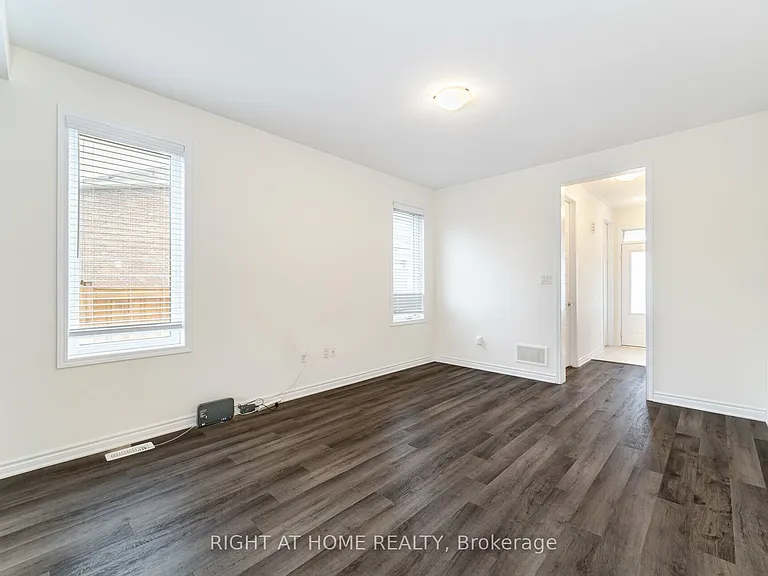 908 Sumac Cres — Photo 9