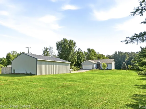 7600 Pine Grove Cir, Millington, MI 48746
