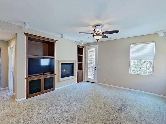 3rd image of 32 Meridian Dr
