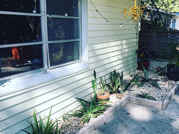 5th image of 923 NW 36th Dr