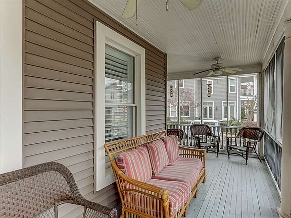 4th image of 861 E Harbor Isle Cres