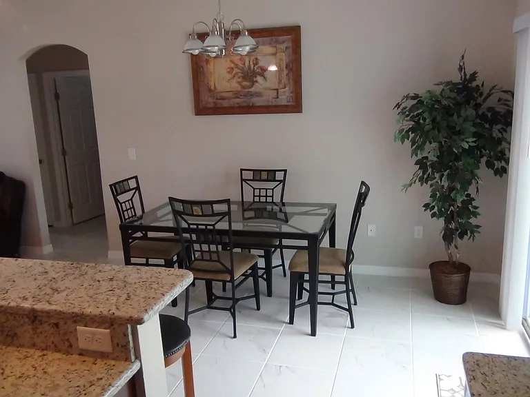 605 Clarendon St — Photo 7