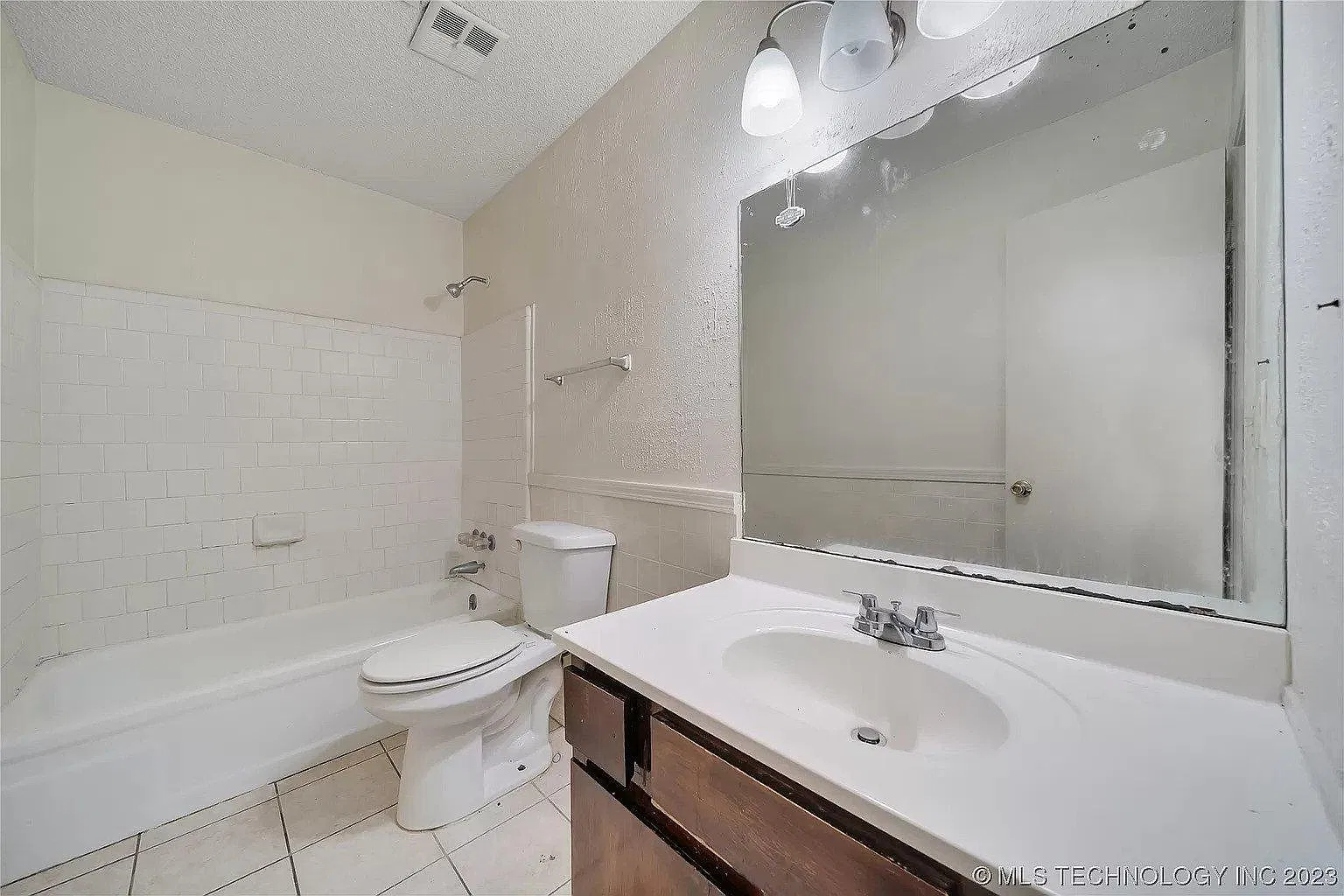 2 bed, 1000 sqft, $1,025 — Photo 3