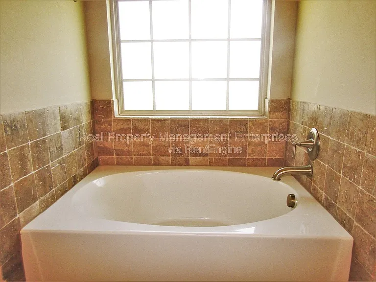 2924 NW 181st St — Photo 13
