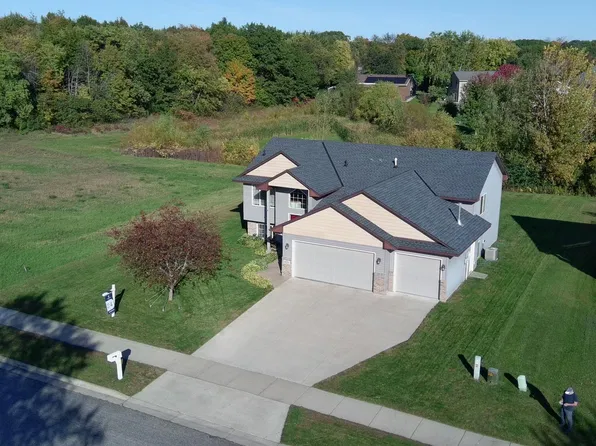 929 Farmers Ridge Trl, Belle Plaine, MN 56011