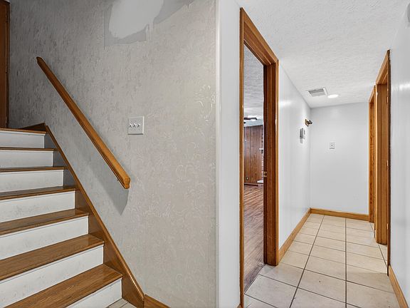 4th image of 641 Bellcastle Rd