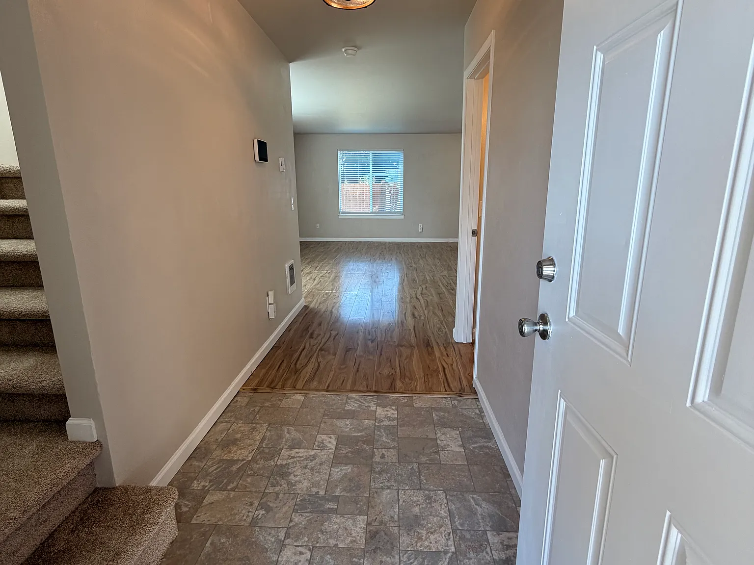 3 bed, 2.5 bath, 1375 sqft, $3,100 — Photo 2