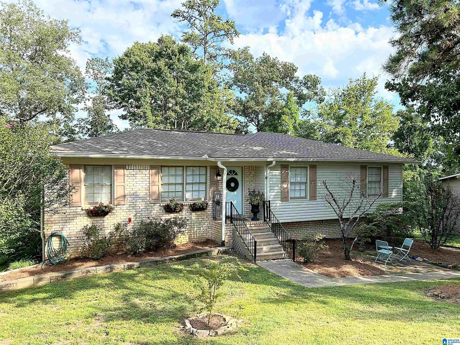 3 bed, 2.0 bath, 1406 sqft, $1,695 — Photo 1