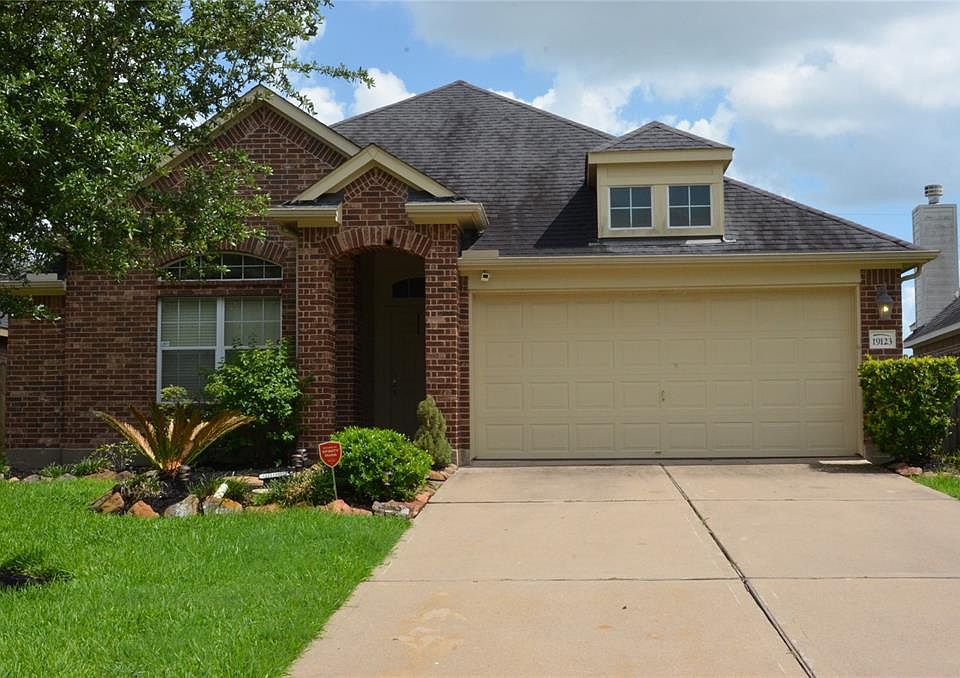 1st image of 19123 Quarry Lakes Ln