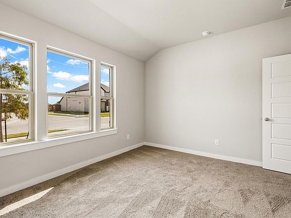 5th image of 154 Lost Maple Way