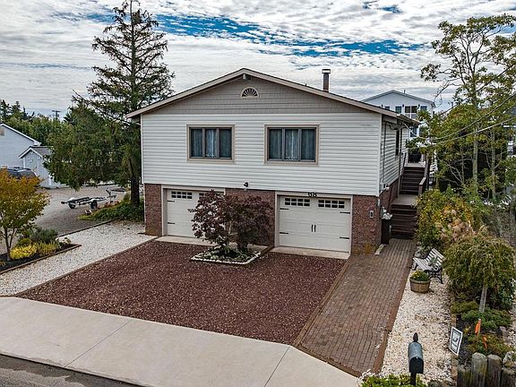 5th image of 68 Edgewater Dr