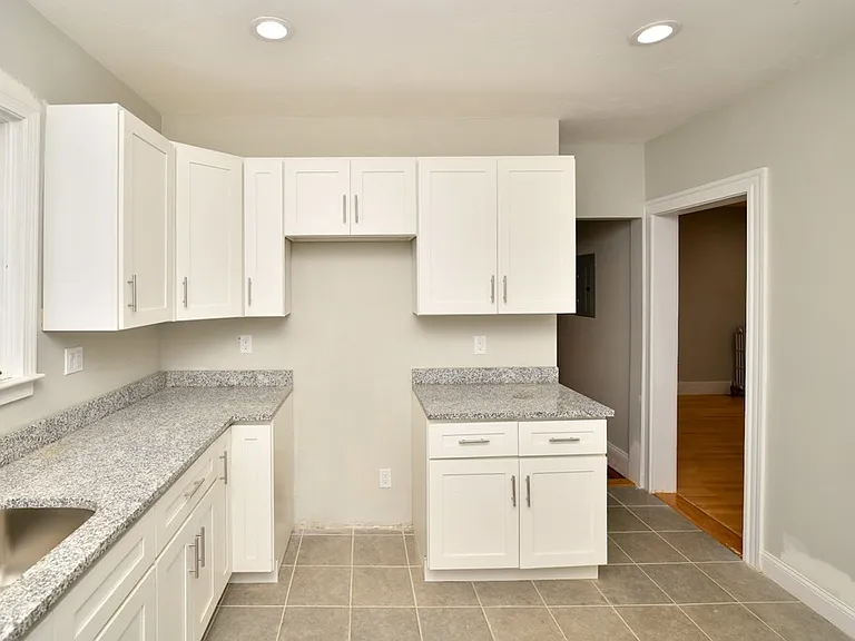48 Evelyn St #1 — Photo 2