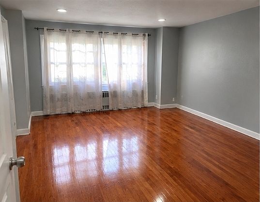 5th image of 14773 Brookville Blvd