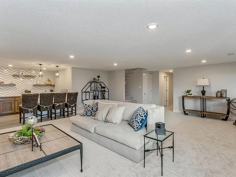 2418 N Bluestone St — Photo 15