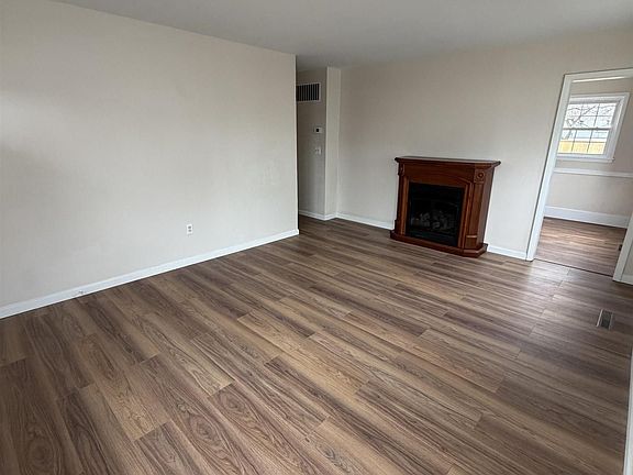 5th image of 3233 Pines Rd