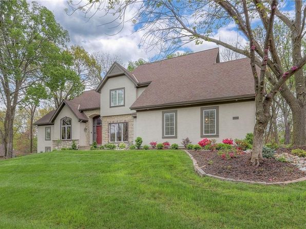 4411 N Mulberry Dr, Kansas City, MO 64116
