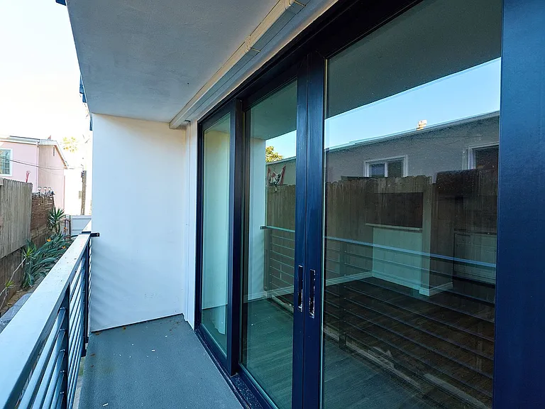 Surfcaster Apartments — Photo 23