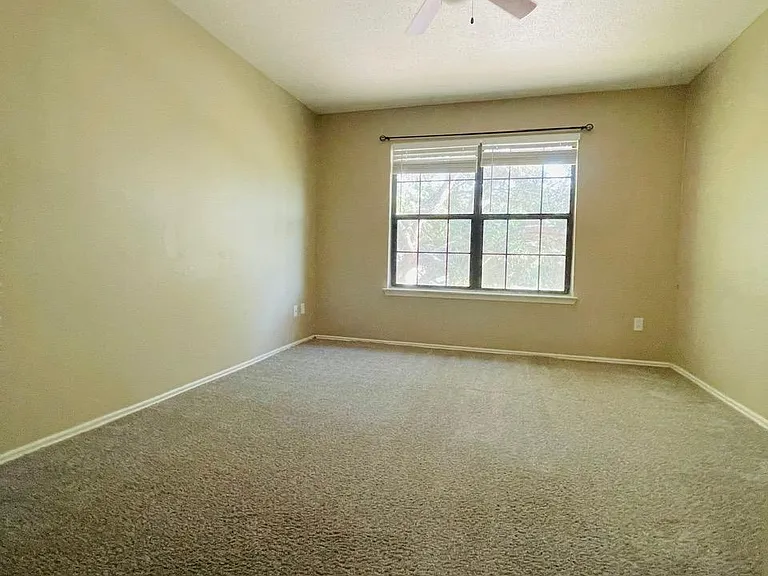 3915 Vauxhall Dr S — Photo 19