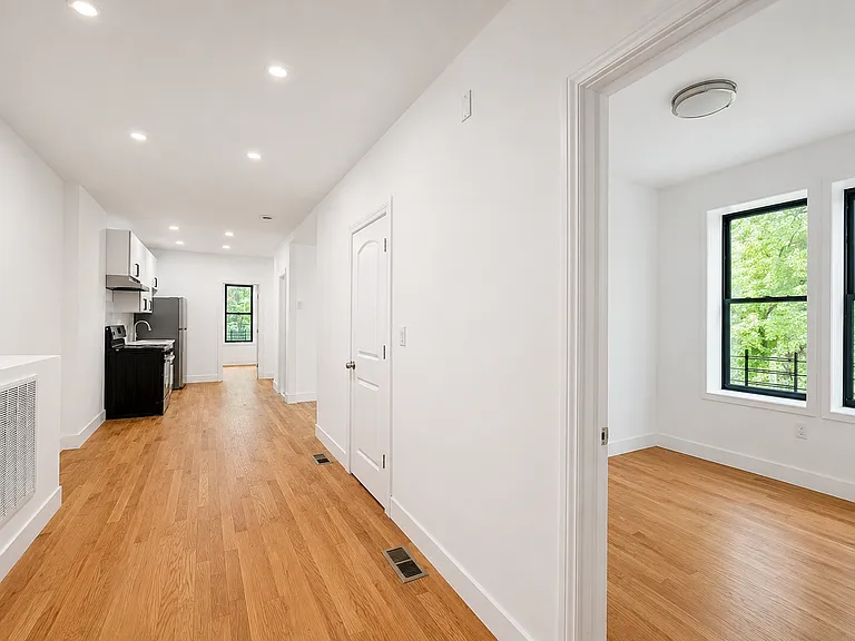 645 Vermont St #1F — Photo 1