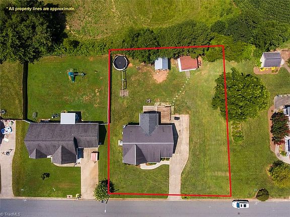 2nd image of 710 Wendy Dr