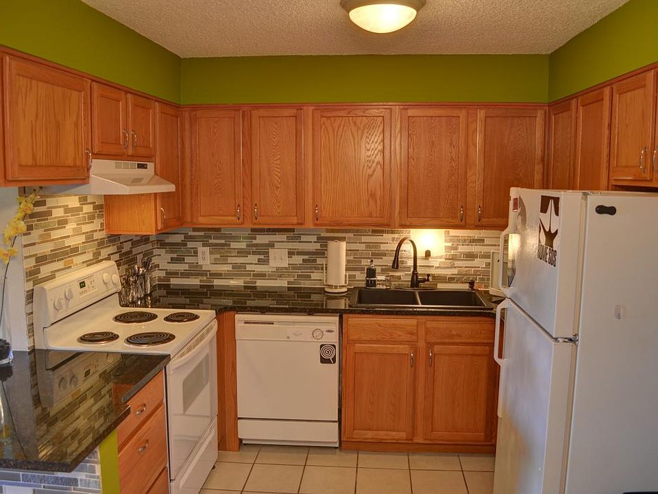 Remodeled kitchen with full size appliances (walls have been painted grey and unit is now unfurnished)