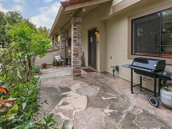 4th image of 407 Colony Knoll Dr