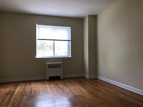 5th image of 6331 N Albany Ave #1