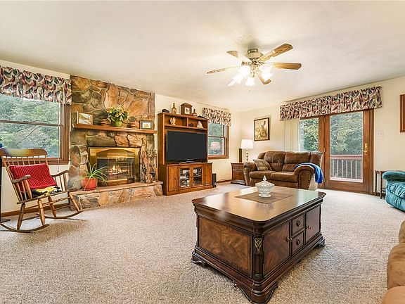 4th image of 3014 Hillcrest Dr