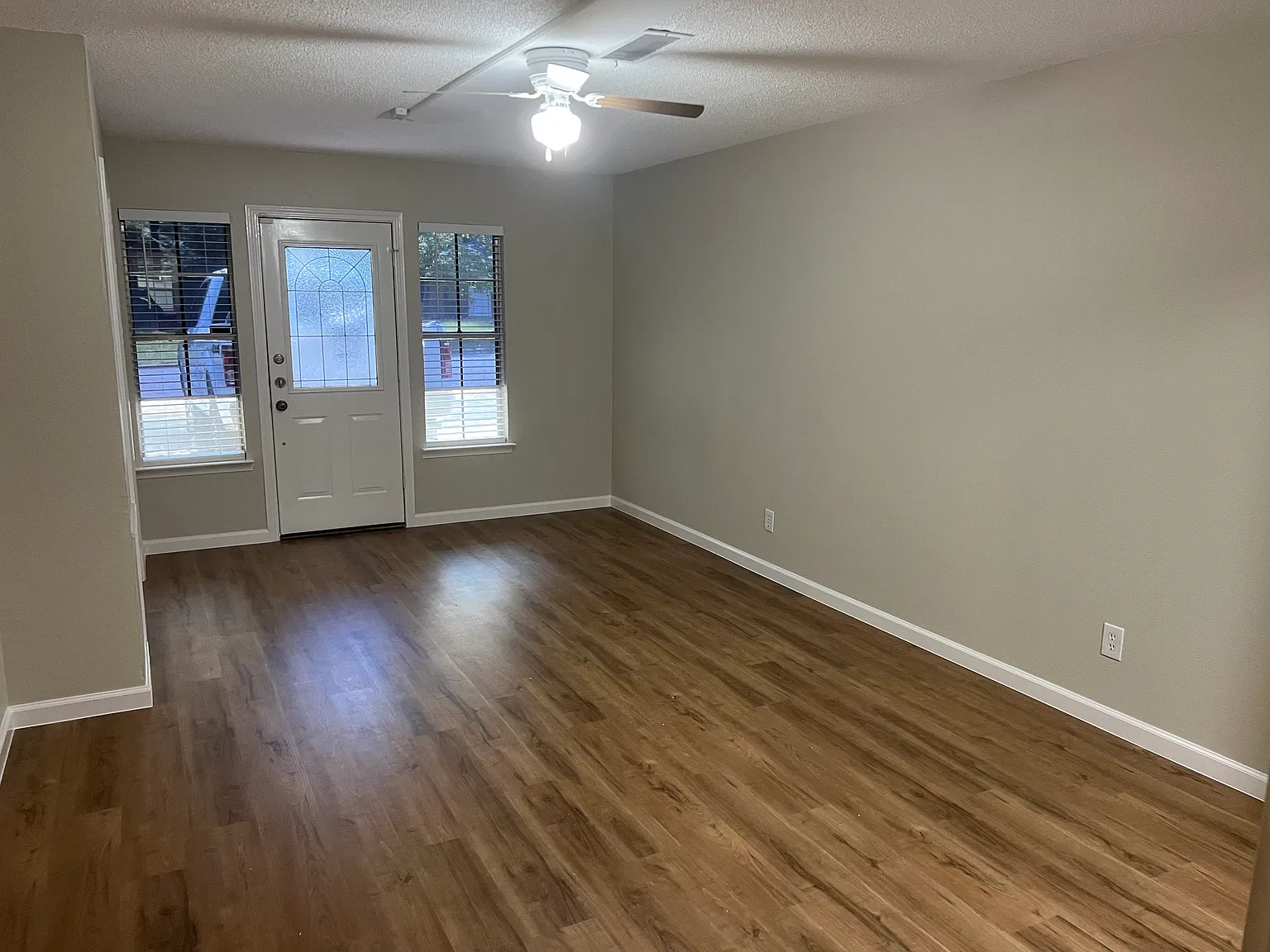 3 bed, 1787 sqft, $1,900 — Photo 2