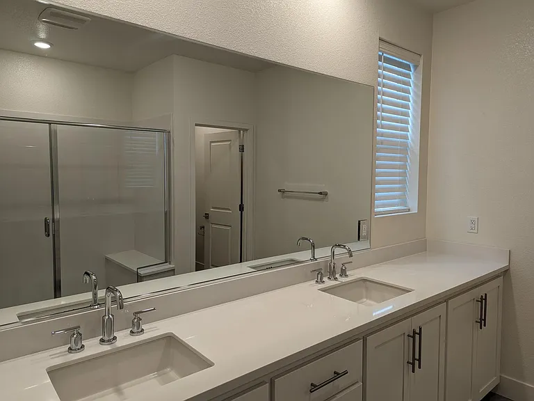 2067 Daimler St — Photo 31
