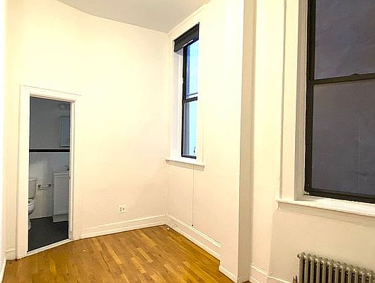 5th image of 350 Bedford Ave APT 2F